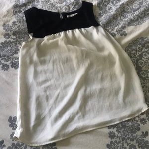 Loft M Women’s Sleeveless Shirt